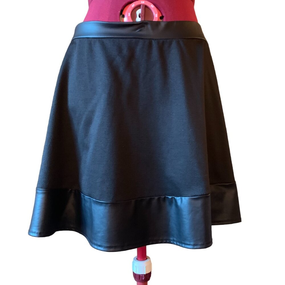 JOE B - A-Line Black Mini Skirt - faux leather details - X-large